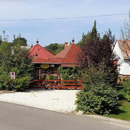 Gyoengyvirag Apartment Romhány Buitenkant foto