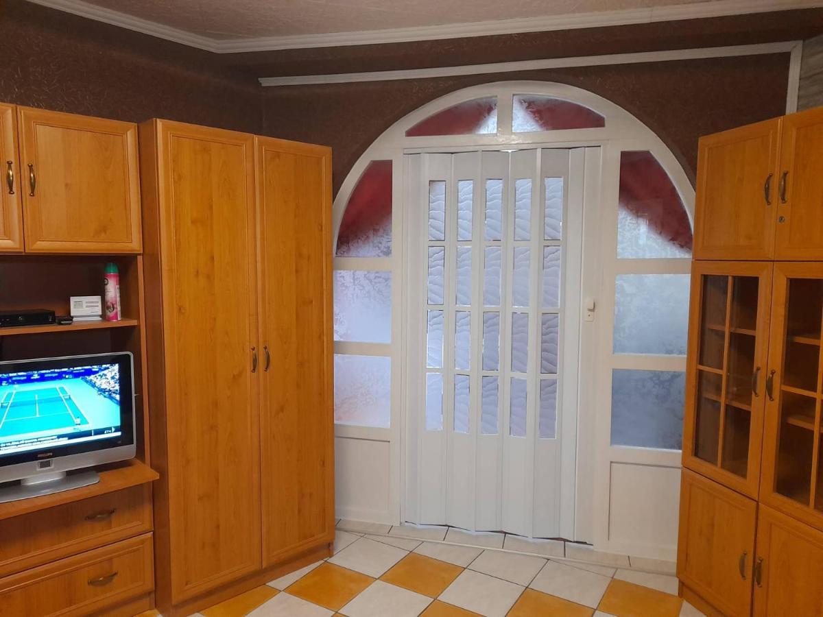 Gyoengyvirag Apartment Romhány Buitenkant foto