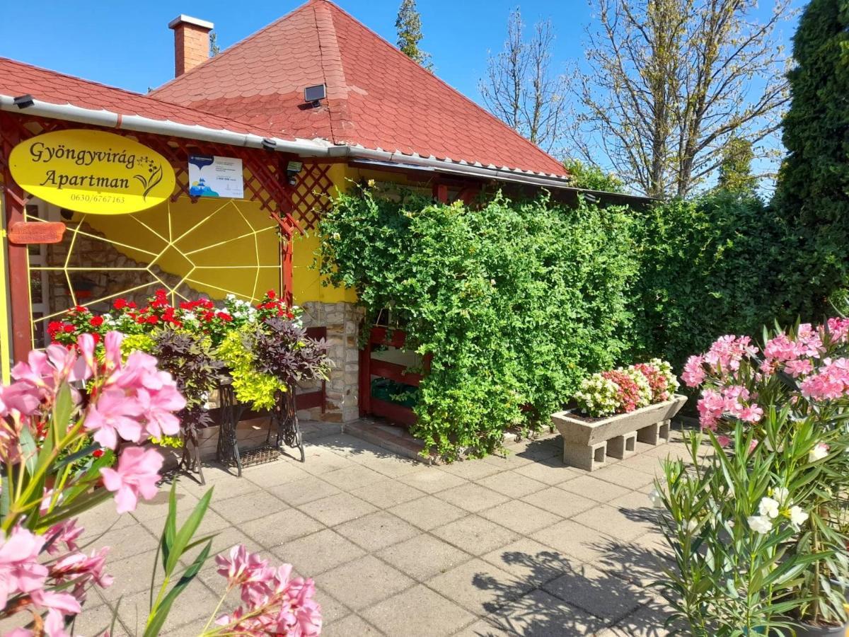 Gyoengyvirag Apartment Romhány Buitenkant foto