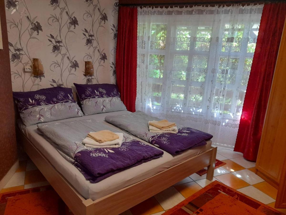 Gyoengyvirag Apartment Romhány Buitenkant foto