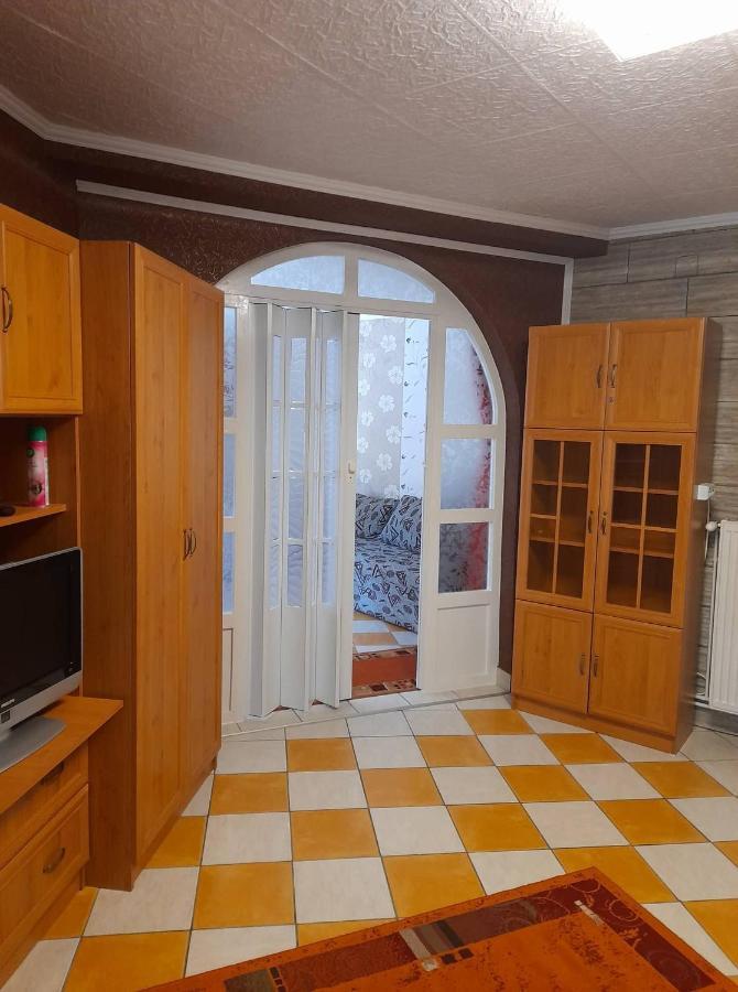 Gyoengyvirag Apartment Romhány Buitenkant foto
